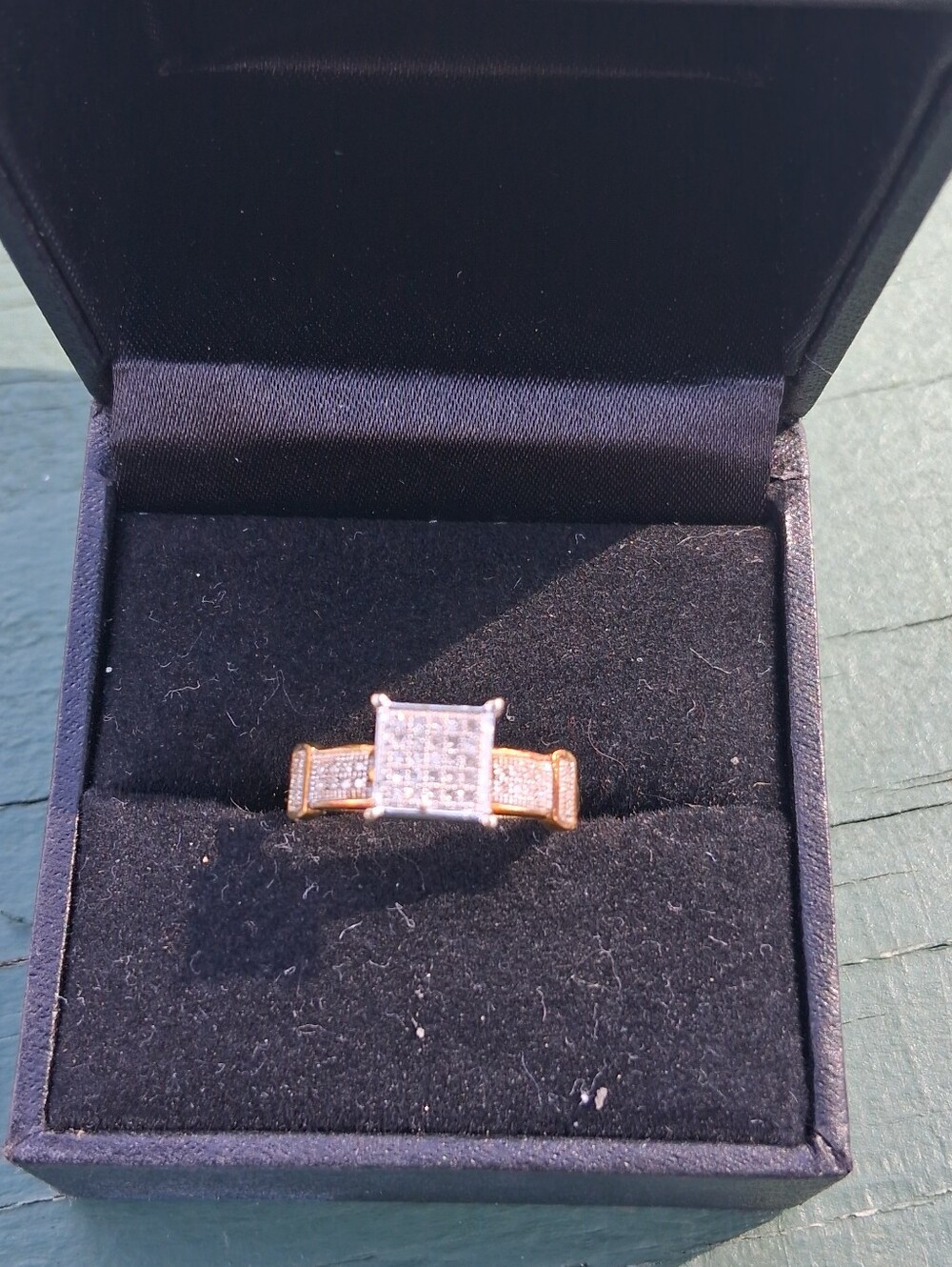 10Kt Gold Natural Diamond Cocktail Ring Size 5